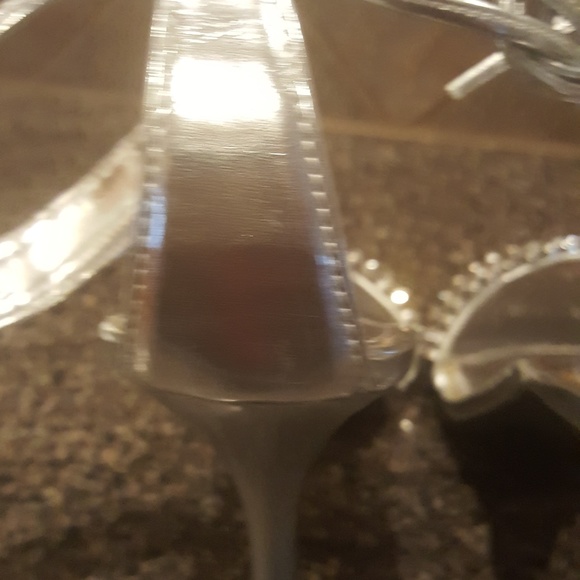 Shoes - Picture 3 of 4